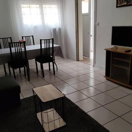 Appt En Bas De Villa, Petit Exterieur, 1 Place De Parking Cuers Εξωτερικό φωτογραφία