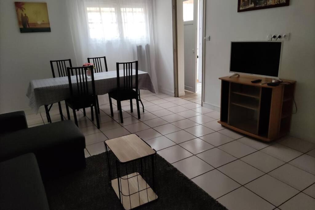 Appt En Bas De Villa, Petit Exterieur, 1 Place De Parking Cuers Εξωτερικό φωτογραφία